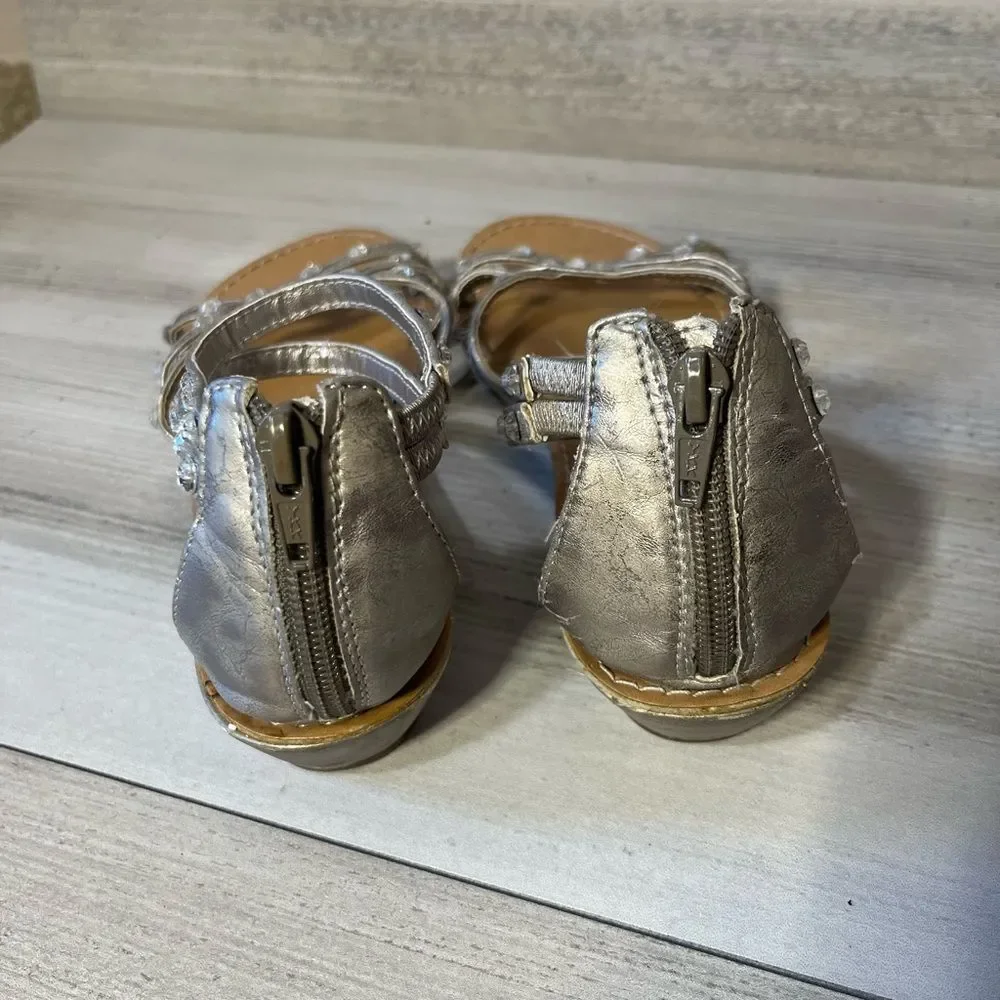 Seven7  silver metallic “Diamond “ Sandals. Zippered Heel Sz 3